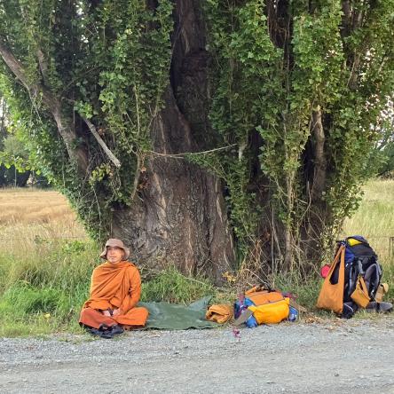  Monks waiting... Murray and Luckana are not far away.